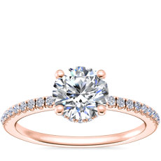 Anillo de compromiso pequeño con micropavé y halo de diamantes oculto en oro rosado de 14 k (1/5 qt. total)